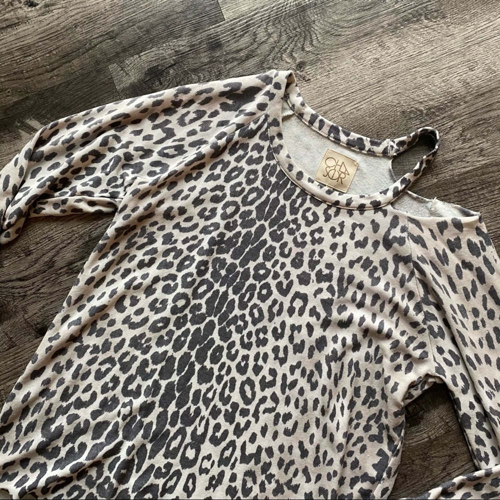 CHASER | cutout leopard pullover - Picture 2 of 6